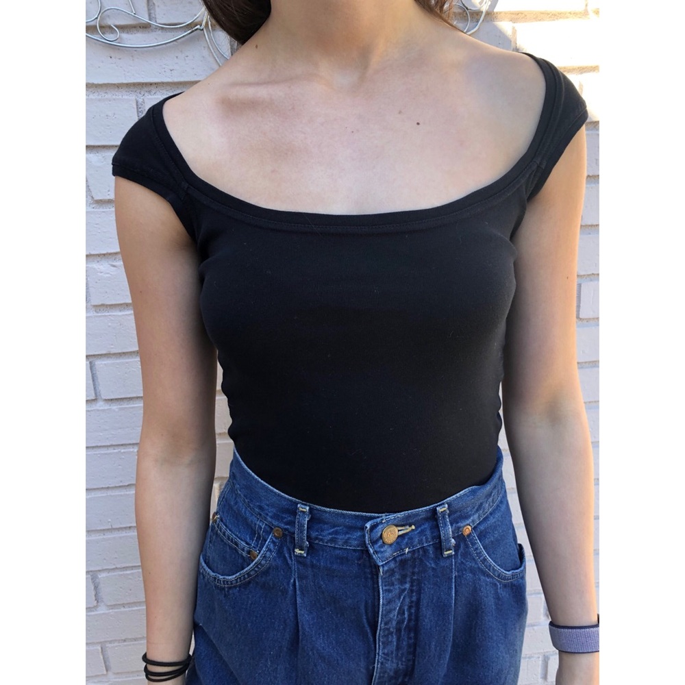 ▪️Free People Off Shoulder Fitted Black Tank▪️